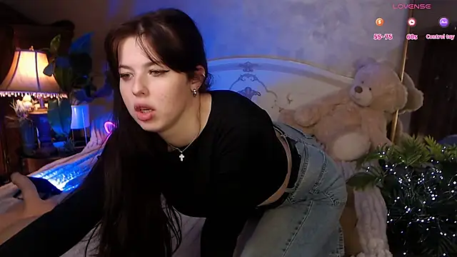 Snapshot of JulieHeets chatting on January 2, 2025, 10:37 am JulieHeets online show from January 2, 2025, 10:37 am