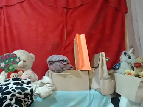 hottieperla online show from November 17, 2025, 6:35 pm