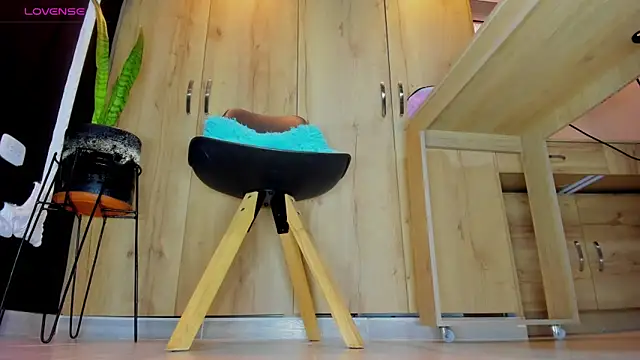 Snapshot of Vero_Starxx chatting on February 21, 2025, 9:43 pm Vero Starxx online show from February 21, 2025, 9:43 pm