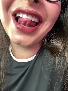 adara lennox online show from February 7, 2026, 8:23 pm