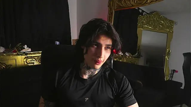 dantecoppolaa  online show from January 15, 2025, 11:51 pm