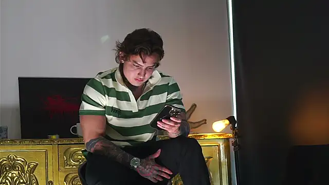 dantecoppolaa  online show from September 28, 2025, 8:25 pm