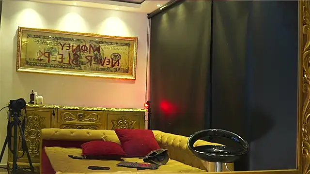 dantecoppolaa  online show from June 18, 2026, 1:06 am