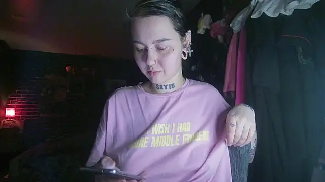 MoorderxDoll online show from January 31, 2025, 7:40 pm