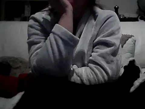 Snapshot of DragoneSFR chatting on February 25, 2025, 10:07 pm DragoneSFR online show from February 25, 2025, 10:07 pm