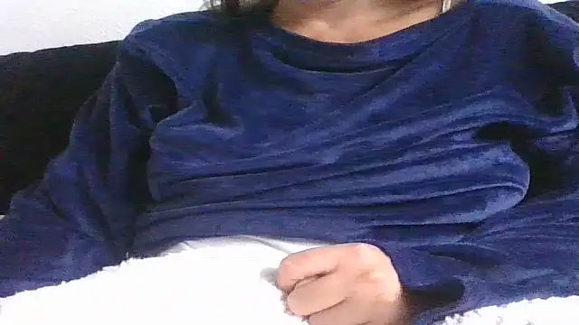 Snapshot of DragoneSFR chatting on October 4, 2025, 6:44 am DragoneSFR online show from October 4, 2025, 6:44 am