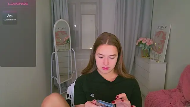 LovelyJessie online show from November 25, 2025, 2:39 pm