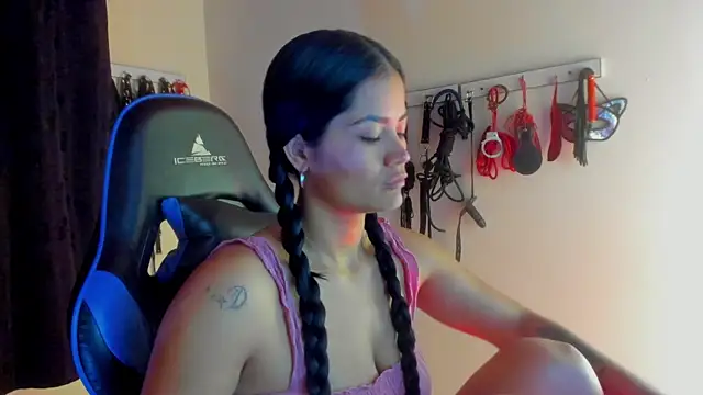 scarlet-kennedy98 online show from November 3, 2025, 8:43 pm