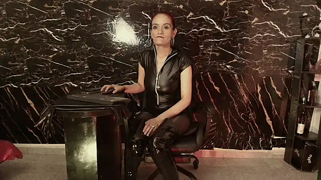 Snapshot of Julieta_Wall_ chatting on September 14, 2025, 10:31 pm Julieta Wall online show from September 14, 2025, 10:31 pm