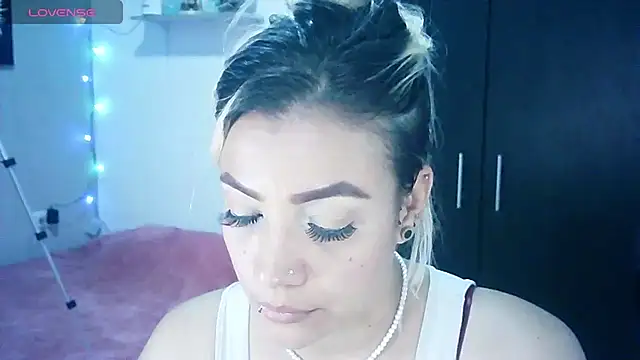 Snapshot of LuCKy_JoK chatting on December 20, 2024, 7:17 pm LuCKy JoK online show from December 20, 2024, 7:17 pm