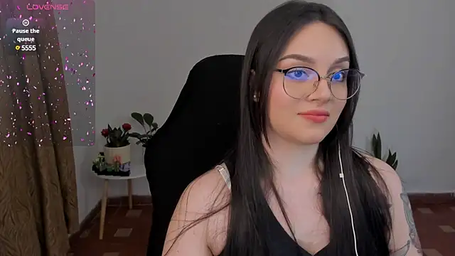 anaveleeez online show from December 11, 2024, 5:21 am