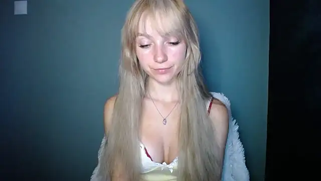 LuciaYoung online show from September 13, 2025, 6:40 pm