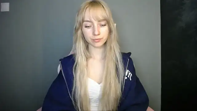 LuciaYoung online show from April 12, 2026, 6:24 pm