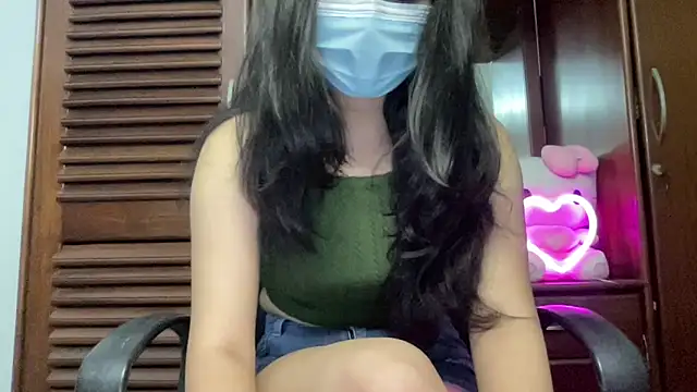 Snapshot of Princess_Lily chatting on October 15, 2025, 2:06 pm Princess Lily online show from October 15, 2025, 2:06 pm