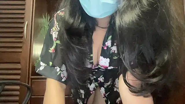 Snapshot of Princess_Lily chatting on December 19, 2025, 1:51 pm Princess Lily online show from December 19, 2025, 1:51 pm