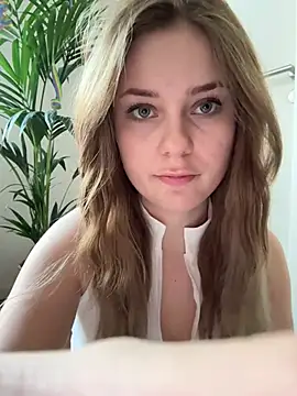 MaribelRiver online show from February 18, 2026, 3:19 pm