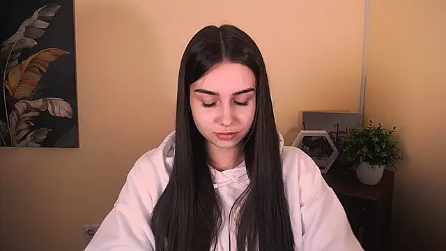 Lili magic online show from October 14, 2025, 2:40 pm