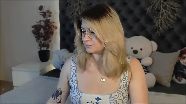Snapshot of Bryarre chatting on January 8, 2025, 8:07 pm Bryarre online show from January 8, 2025, 8:07 pm