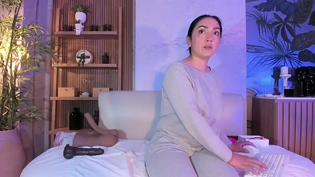 Snapshot of LIAH_IZUMI chatting on February 9, 2026, 1:04 pm LIAH IZUMI online show from February 9, 2026, 1:04 pm