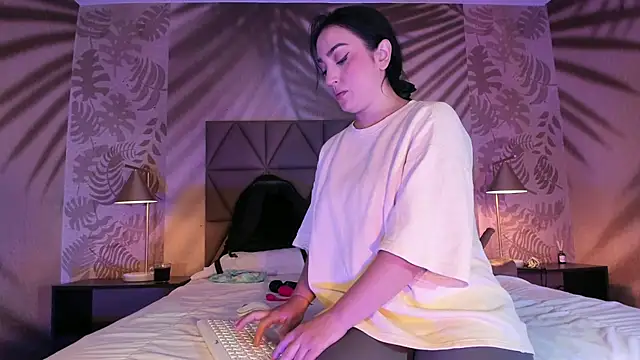 Snapshot of LIAH_IZUMI chatting on February 25, 2026, 1:21 pm LIAH IZUMI online show from February 25, 2026, 1:21 pm