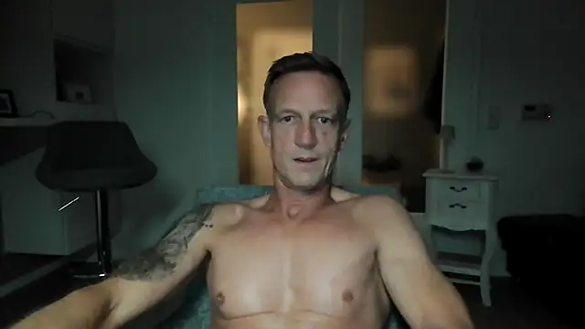 Snapshot of dirks71 chatting on October 20, 2025, 5:02 pm dirks71 online show from October 20, 2025, 5:02 pm