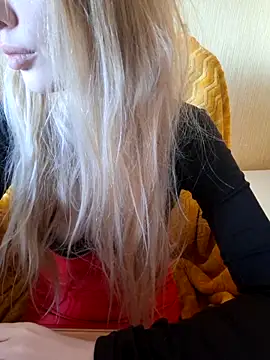 Snapshot of Elza_kom chatting on September 20, 2025, 3:29 am Elza kom online show from September 20, 2025, 3:29 am