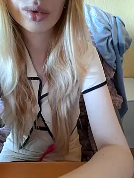 Snapshot of Elza_kom chatting on October 25, 2025, 2:19 am Elza kom online show from October 25, 2025, 2:19 am