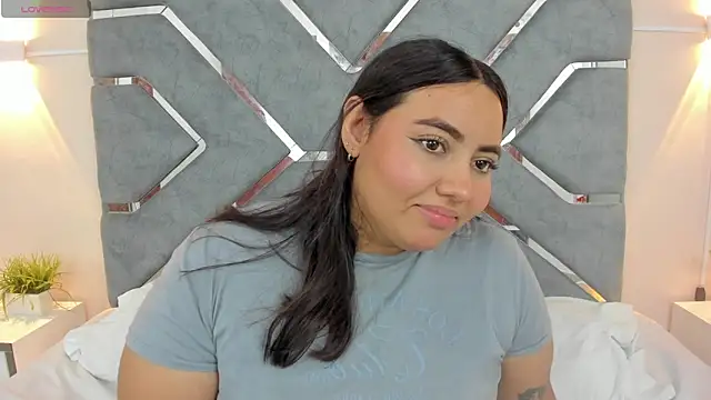 Snapshot of LucciaPorter chatting on October 8, 2025, 9:23 pm LucciaPorter online show from October 8, 2025, 9:23 pm