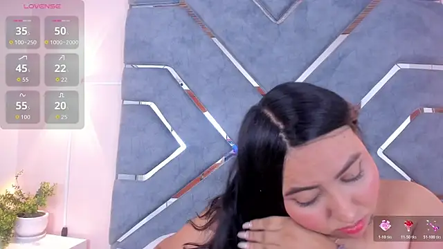 Snapshot of LucciaPorter chatting on October 27, 2025, 9:52 pm LucciaPorter online show from October 27, 2025, 9:52 pm