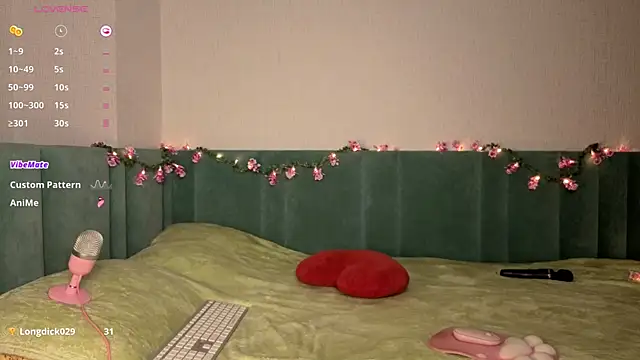 PrettyLilie online show from November 26, 2025, 12:28 pm