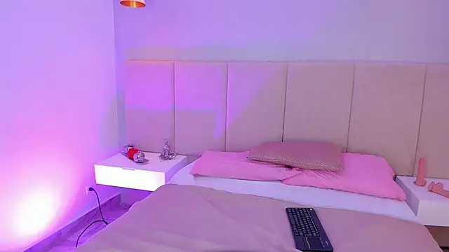 sofia pamela online show from December 27, 2024, 7:35 pm