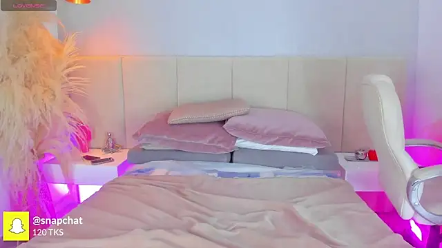 sofia pamela online show from November 11, 2025, 7:25 pm