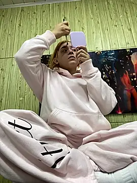 sara winehouse1 online show from April 24, 2026, 3:53 am