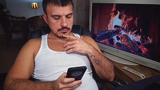 officeman7 online show from December 23, 2024, 6:05 pm