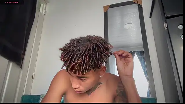 Snapshot of sexy_blacks_ chatting on November 14, 2025, 12:04 pm sexy blacks online show from November 14, 2025, 12:04 pm