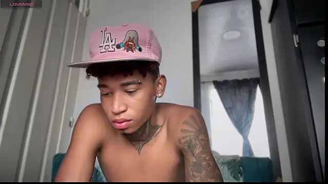 Snapshot of sexy_blacks_ chatting on November 20, 2025, 12:05 pm sexy blacks online show from November 20, 2025, 12:05 pm