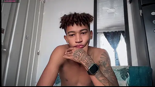 Snapshot of sexy_blacks_ chatting on December 3, 2025, 12:14 pm sexy blacks online show from December 3, 2025, 12:14 pm