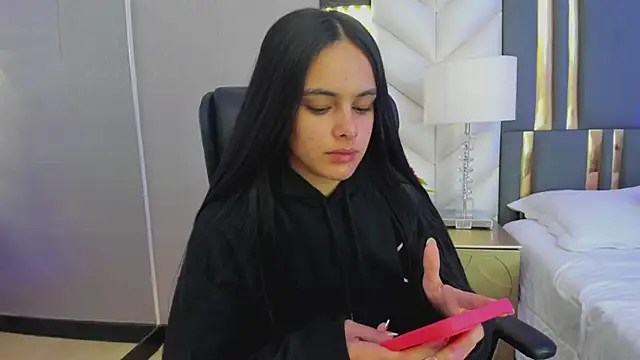 ChloeHarper  online show from March 31, 2026, 11:43 am