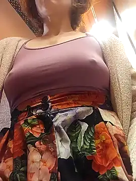 Snapshot of Exhibitionsplit chatting on January 31, 2025, 12:18 pm Exhibitionsplit online show from January 31, 2025, 12:18 pm