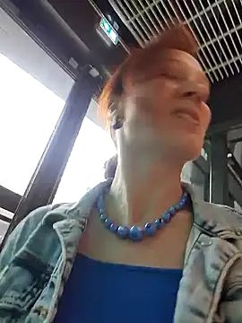 Snapshot of Exhibitionsplit chatting on February 25, 2025, 1:06 pm Exhibitionsplit online show from February 25, 2025, 1:06 pm