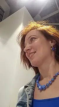 Snapshot of Exhibitionsplit chatting on February 25, 2025, 5:15 pm Exhibitionsplit online show from February 25, 2025, 5:15 pm