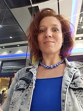 Snapshot of Exhibitionsplit chatting on February 27, 2025, 2:21 pm Exhibitionsplit online show from February 27, 2025, 2:21 pm