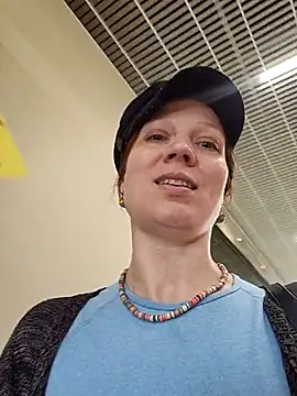 Snapshot of Exhibitionsplit chatting on March 13, 2025, 1:07 pm Exhibitionsplit online show from March 13, 2025, 1:07 pm