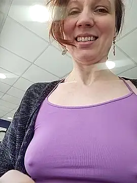 Snapshot of Exhibitionsplit chatting on March 14, 2025, 11:56 am Exhibitionsplit online show from March 14, 2025, 11:56 am