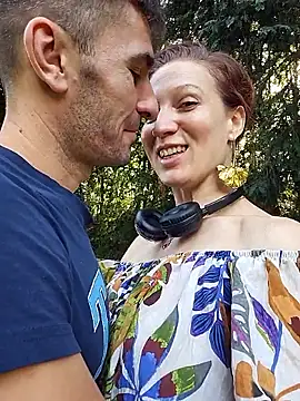 Snapshot of Exhibitionsplit chatting on October 22, 2025, 11:10 am Exhibitionsplit online show from October 22, 2025, 11:10 am