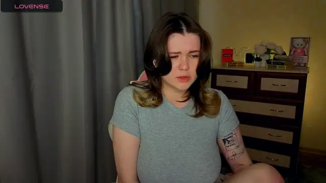 cutie mili online show from April 22, 2026, 9:44 am