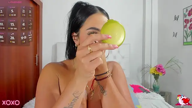 VenussVega online show from November 19, 2025, 4:40 pm