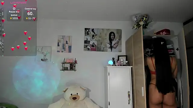 VeronikaOlsen online show from September 28, 2025, 4:45 pm