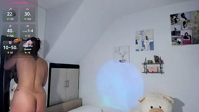 VeronikaOlsen online show from October 13, 2025, 1:00 pm