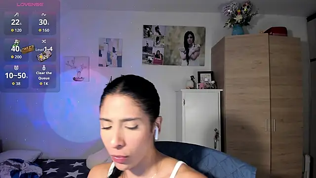 VeronikaOlsen online show from October 26, 2025, 6:03 pm